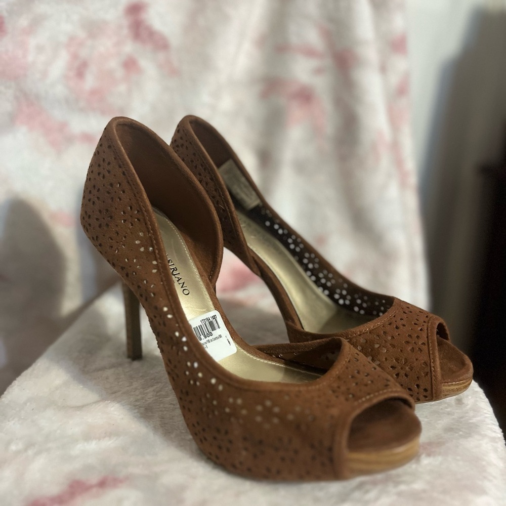 Vince Camuto Brown kitten heel Peep-Toe Size 8
